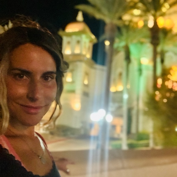 Meet your Posher, Heather - Picture 3 of 3